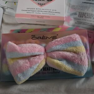 the Crème Plush Spa Headband - Pastel Striped